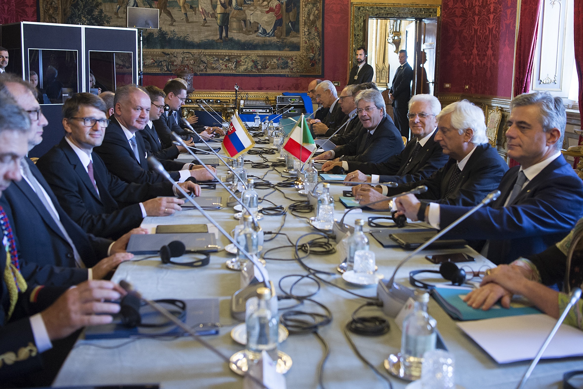 Il Presidente Napolitano riceve il Ventaglio da Terzulli 